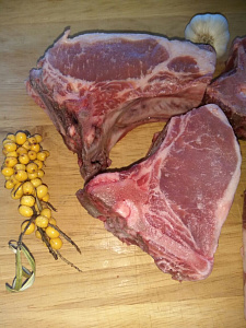 Превью Корейка вольерного кабана на кости