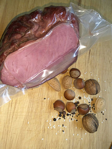 Превью Мясной орех из лося