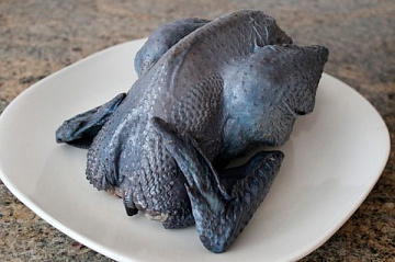 Мясо черной курицы Аям Цемани (тушка) Фото Мясо черной курицы Аям Цемани (тушка)