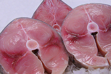 Стейк из дикой рыбы меч Фото Стейк из дикой рыбы меч