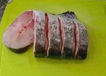 Стейк из сома Фото Стейк из сома