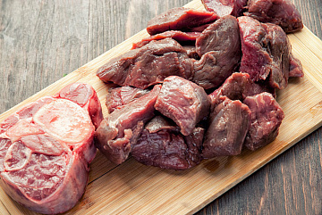 Окорок бизона на кости Фото Окорок бизона на кости