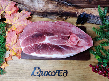 Стейк из окорока кабана на кости Фото Стейк из окорока кабана на кости